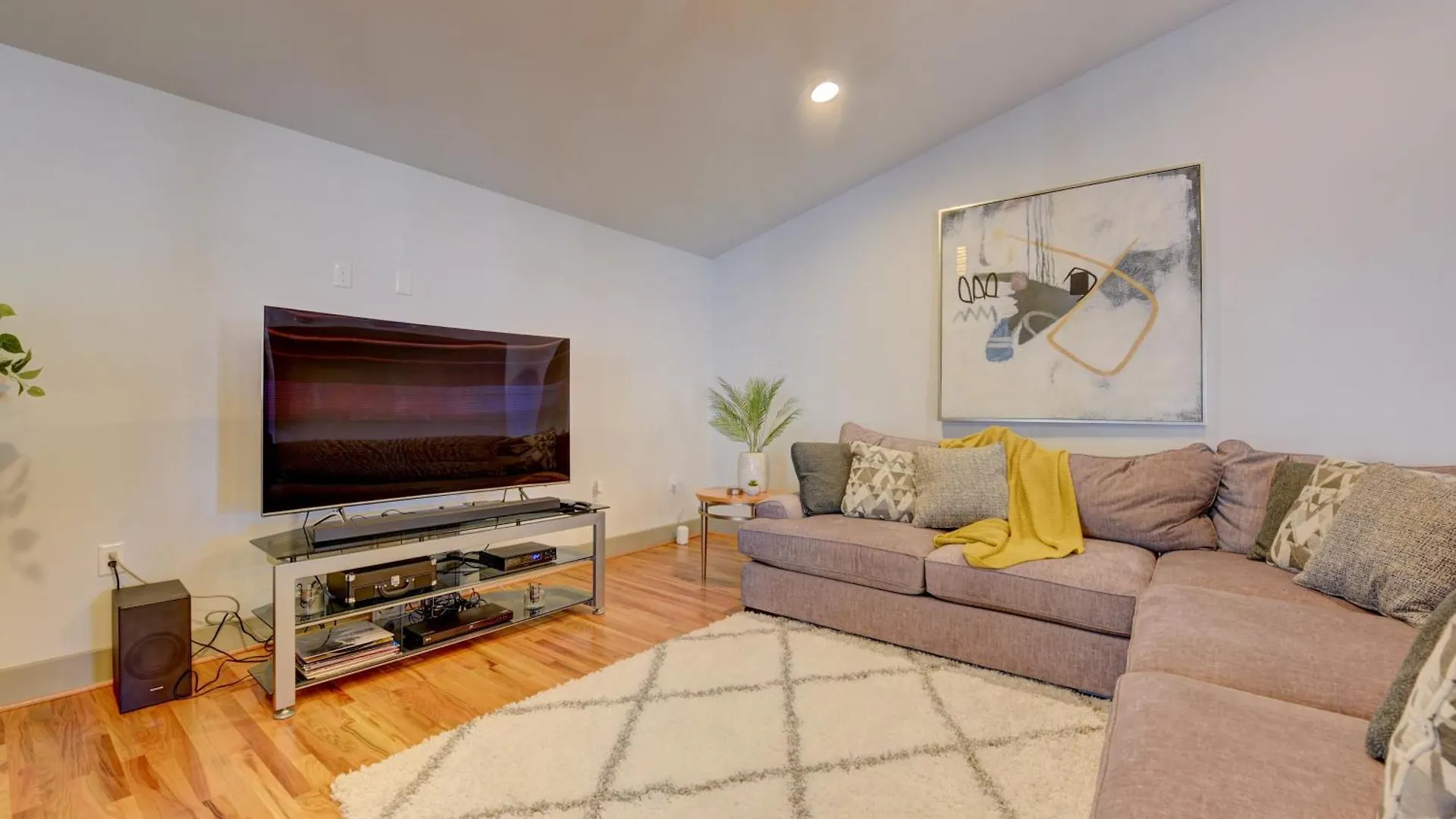 בית נופש Modern Home With Yard 3 Mi To Uptown Charlotte!